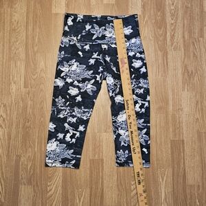 Old Navy Floral Print Capri Leggings